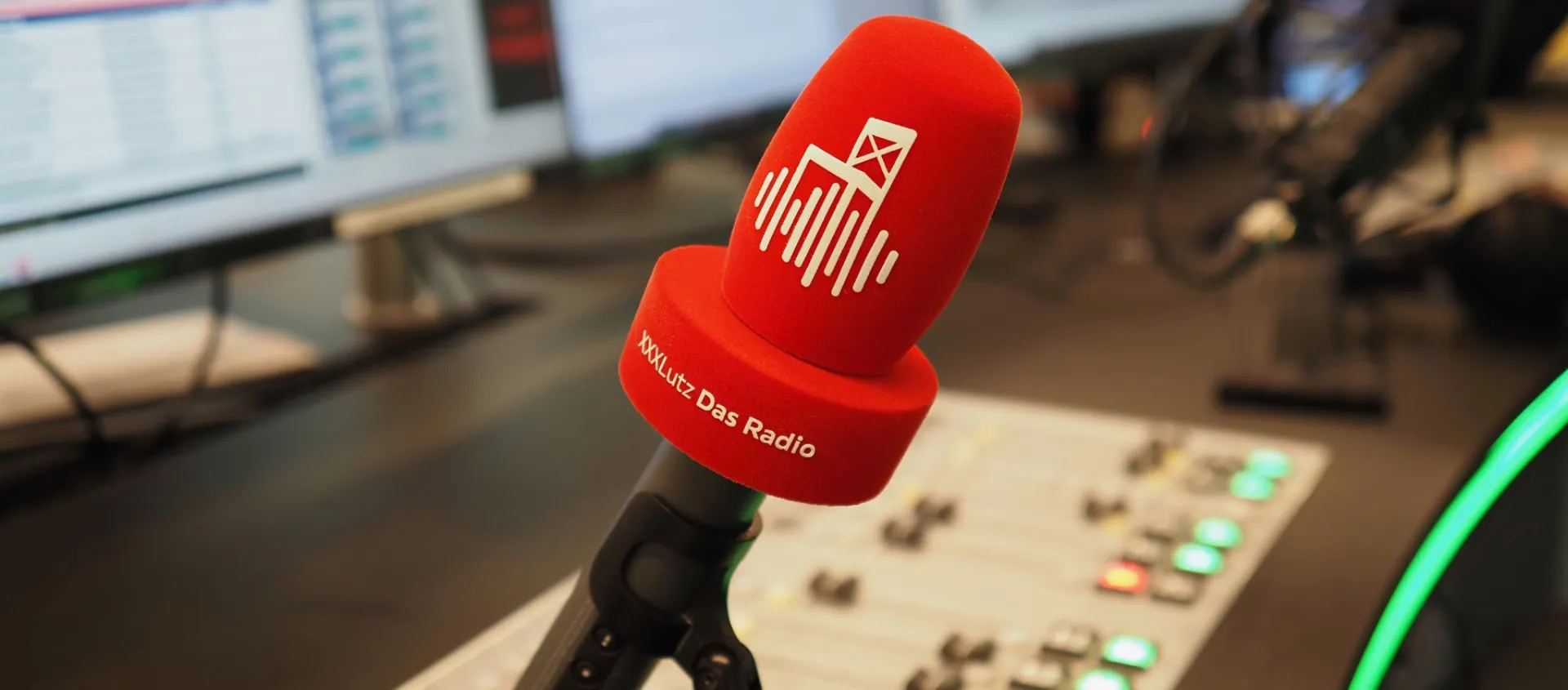 Mikrofon von XXXLutz Das Radio im Studio