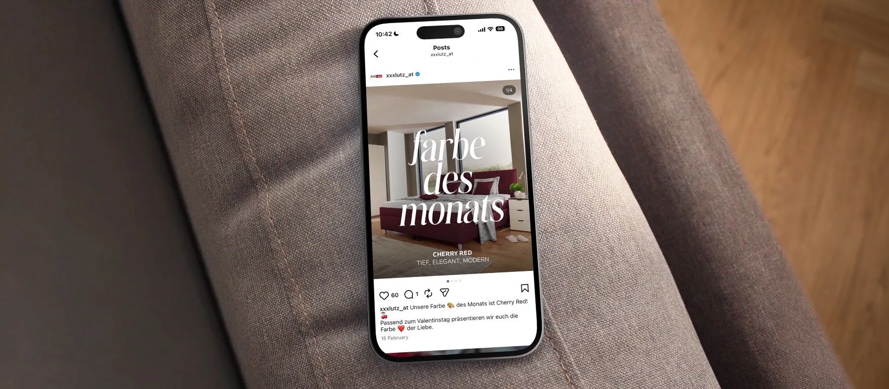 XXXLutz Instagram-Post „Farbe des Monats“ auf einem Smartphone